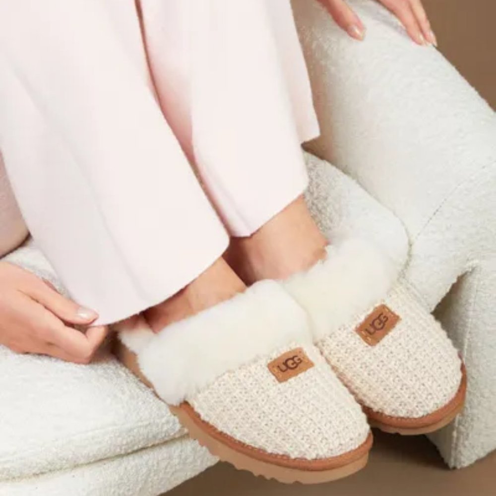 🎁 UGG Women's Cozy Slipper
